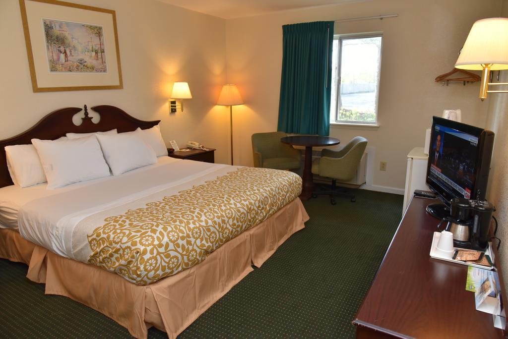Econo Lodge Cherry Point Havelock Exterior foto